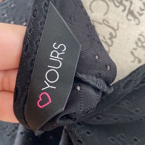 NWOT - Puff sleeves broderie black blouse - Picture 6 of 7